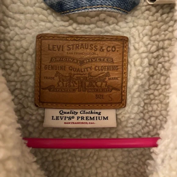 Levi's Light Blue Denim Jacket with Cream Sherpa - Picture 4 of 5